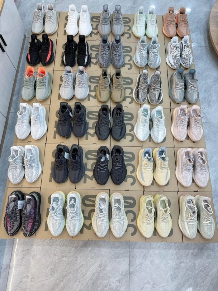 Buy Yeezy Shoes Pallet with 90 brand-new sneakers – Boosts, Slides, and Foam Runner
