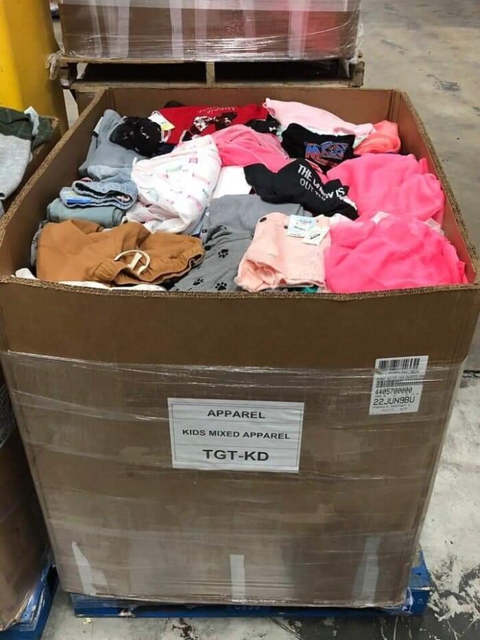 Kids clothes pallet with 250 brand-new items